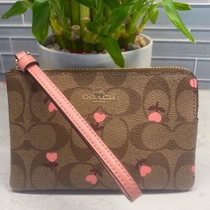 Flash SALE! Coach wristlet🤎